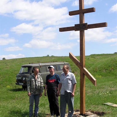 Установка поклонного креста в память погибших в битве при р. Восьме